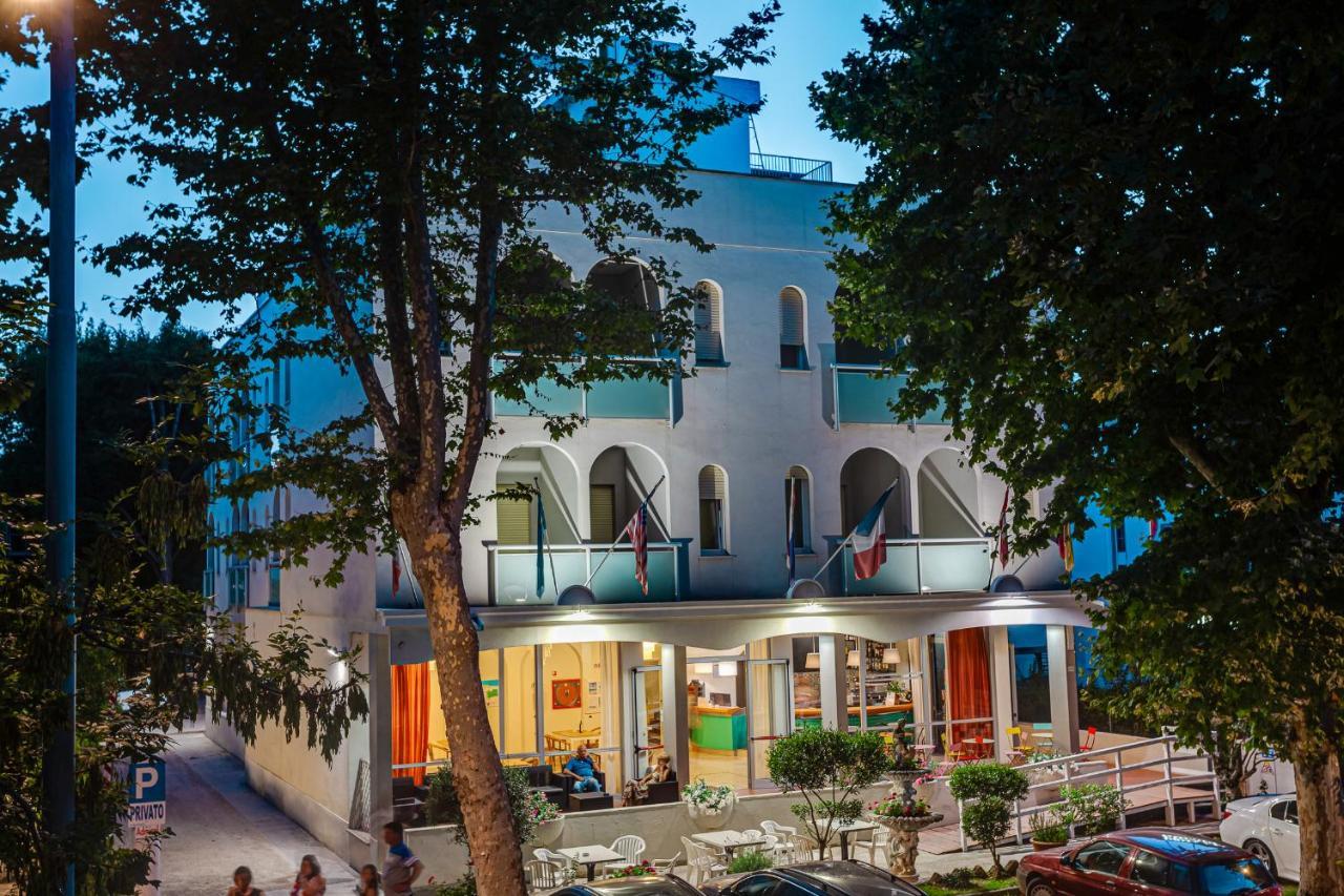 Hotel Admiral Чезенатико Экстерьер фото