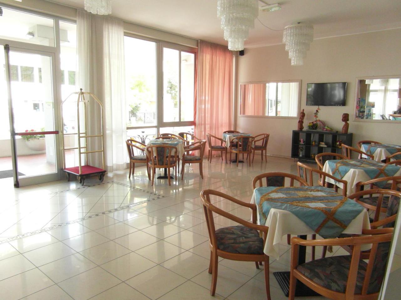 Hotel Admiral Чезенатико Экстерьер фото