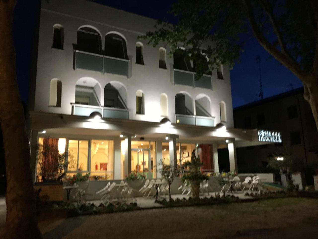 Hotel Admiral Чезенатико Экстерьер фото