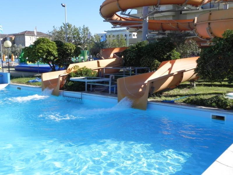 Hotel Admiral Чезенатико Экстерьер фото